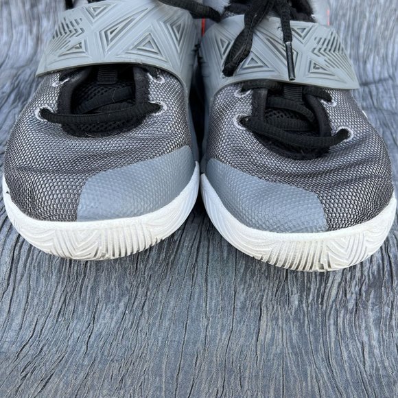 Nike Kyrie Flytrap 3 BQ5620-004 boy's basketball shoes US 5Y - Picture 6 of 8